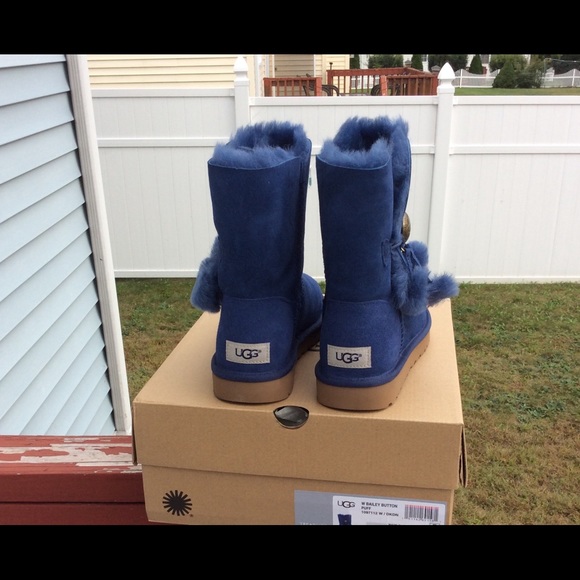 UGG BAILEY BUTTON PUFF - Picture 3 of 8